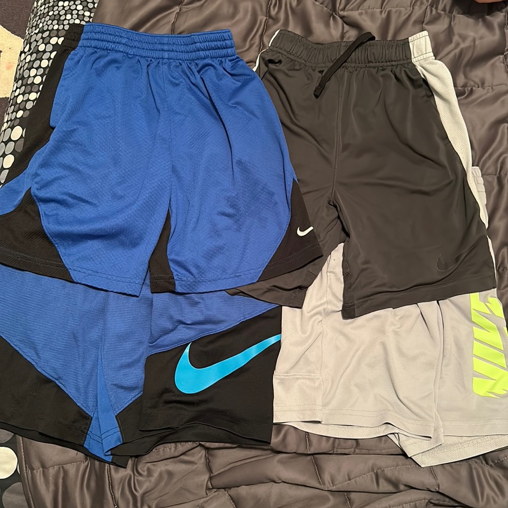 Nike athletic shorts medium 4 pack (sold as a bundle )